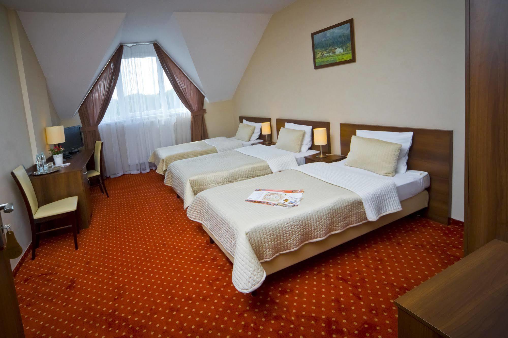 Hotel Kantoria Tarnów エクステリア 写真